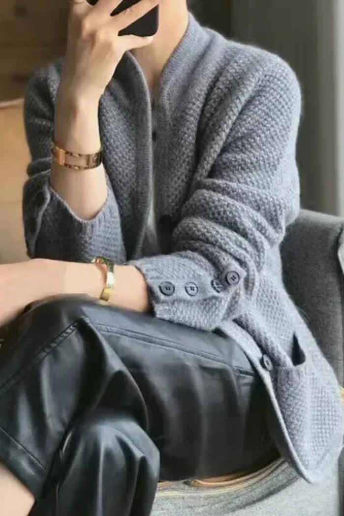 Short Turtleneck Knit Sweater Stylish Fit for Women | Elira