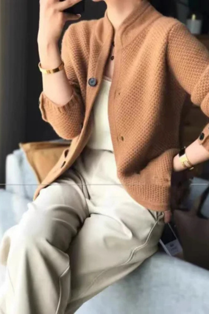 Short Turtleneck Knit Sweater Stylish Fit for Women | Elira