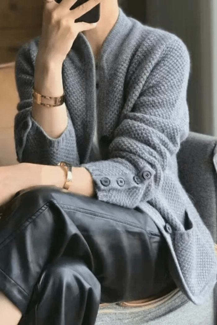 Short Turtleneck Knit Sweater Stylish Fit for Women | Elira