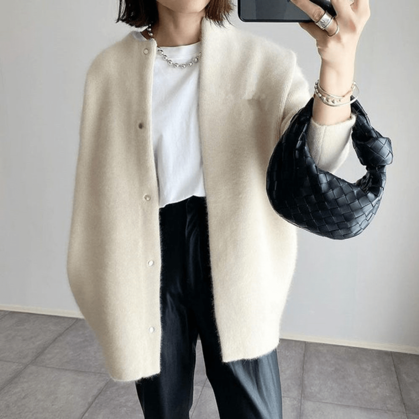 Soft Cashmere Cardigan – Effortless Elegance & Comfort