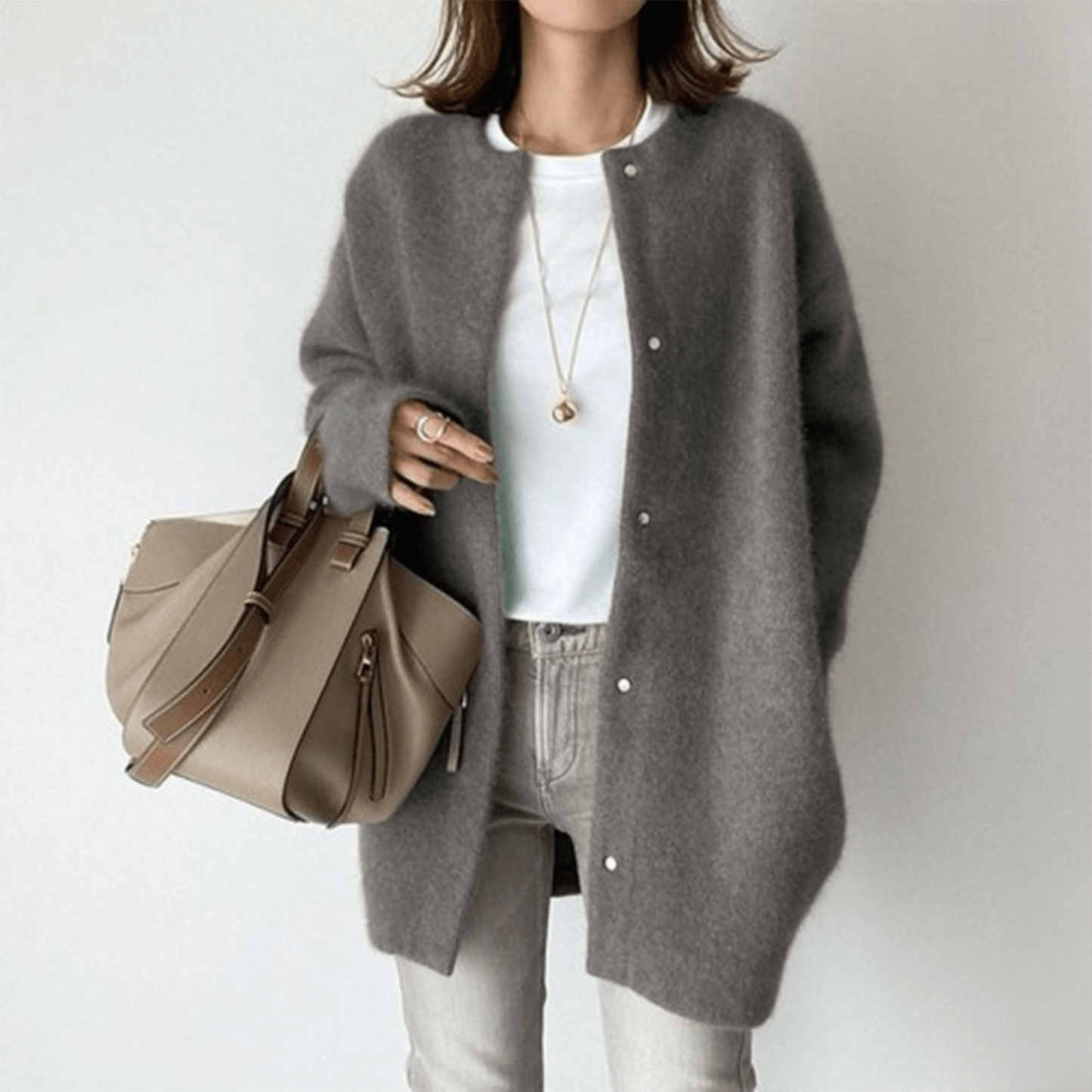 Soft Cashmere Cardigan – Effortless Elegance & Comfort