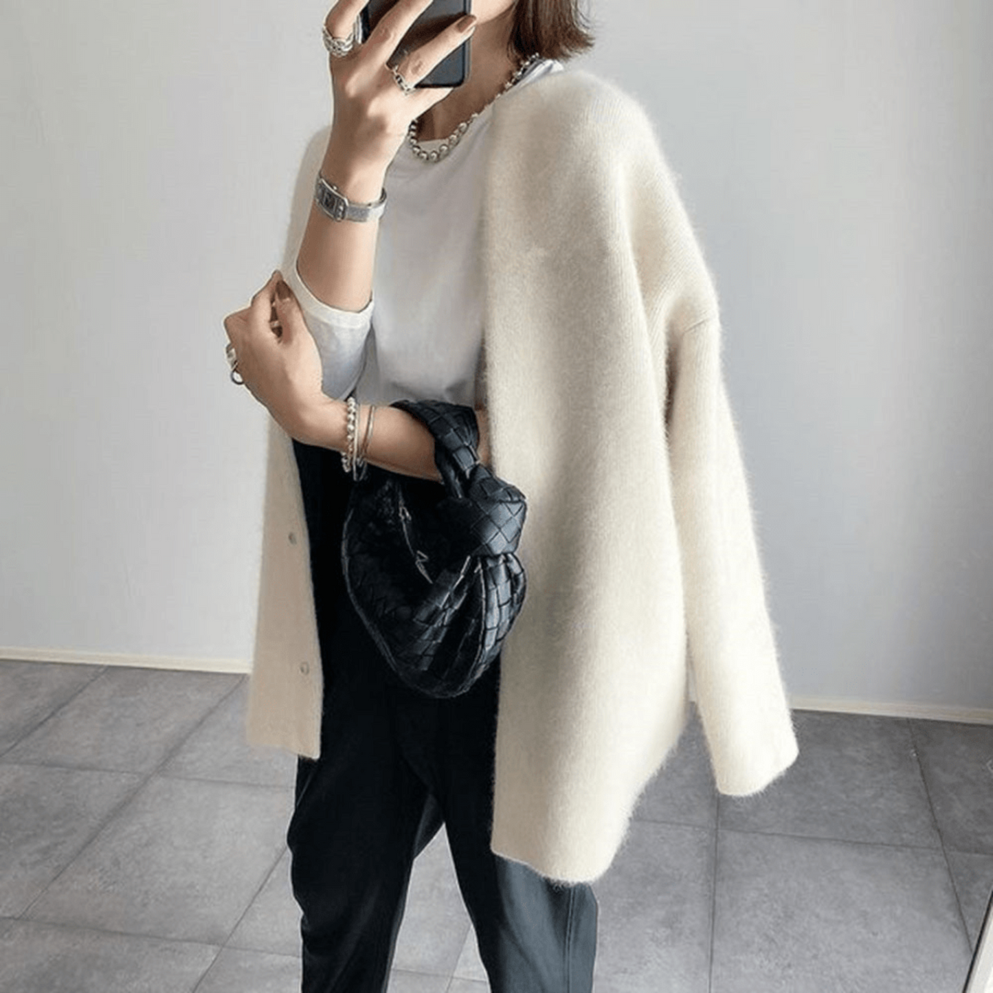 Soft Cashmere Cardigan – Effortless Elegance & Comfort